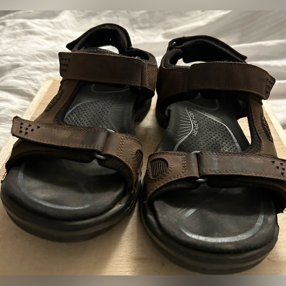 Men\'s Keen Rialto II 3 Point Outdoor Sandals Dark Earth & Black Size 9.5 VGUC